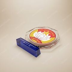 Biểu trưng pha lê kỷ niệm in logo quà tặng Đại hội Mặt Trận Tổ Quốc