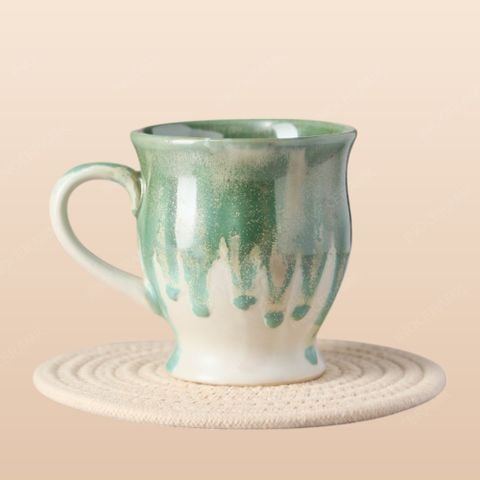 Cốc sứ eo to có quai Lục Vân – Men hỏa biến