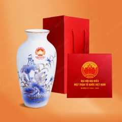 Lọ hoa vẽ sen xanh chỉ vàng quà tặng Đại hội Mặt Trận Tổ Quốc