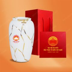 Lọ hoa trắng vẽ vàng in logo quà tặng Đại hội Mặt Trận Tổ Quốc
