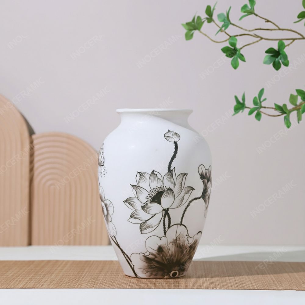 Lọ hoa Bát Tràng dáng vò vẽ sen đen H27 in logo