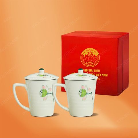 Bộ 02 ly vẽ tay có nắp sen hồng quà tặng Đại hội Mặt Trận Tổ Quốc