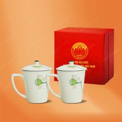 Bộ 02 ly vẽ tay có nắp sen hồng quà tặng Đại hội Mặt Trận Tổ Quốc