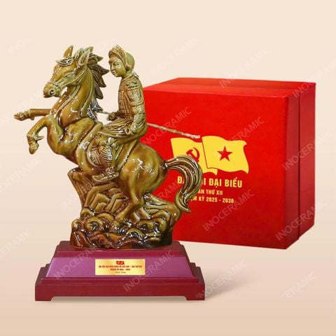 Quà tặng Đại hội Đảng - Tượng lưu niệm Thánh Gióng