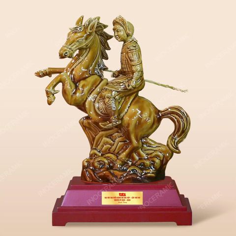Quà tặng Đại hội Đảng - Tượng lưu niệm Thánh Gióng