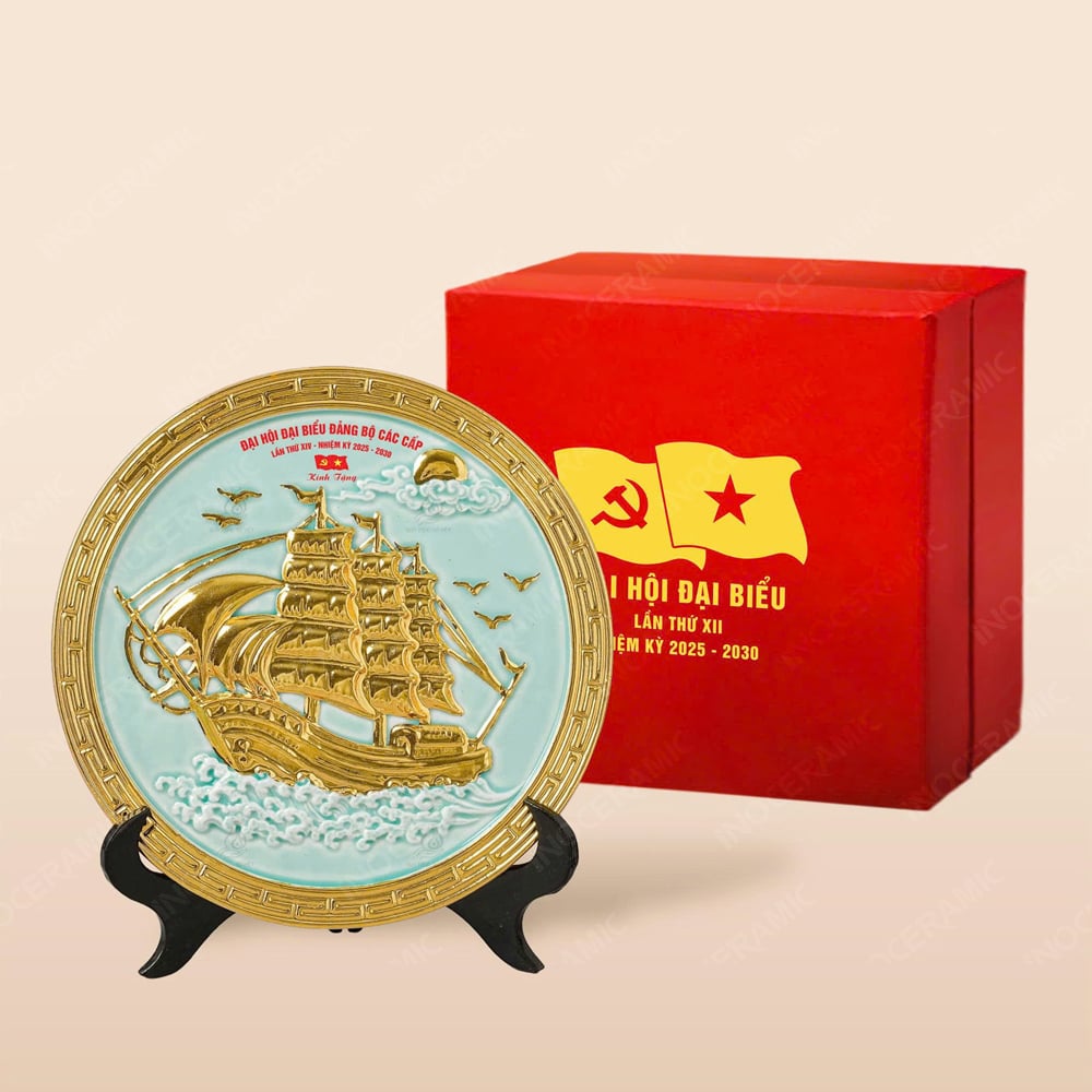 Quà tặng Đại hội Đảng - Đĩa trưng bày Thuận buồm men ngọc mạ vàng