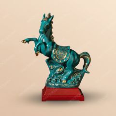 Tượng ngựa Chiến Mã Khải Hoàn vẽ vàng – Quà tặng phong thuỷ cao cấp