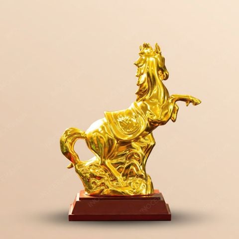 Tượng Chiến Mã Khải Hoàn dát vàng – Quà tặng phong thuỷ cao cấp VIP