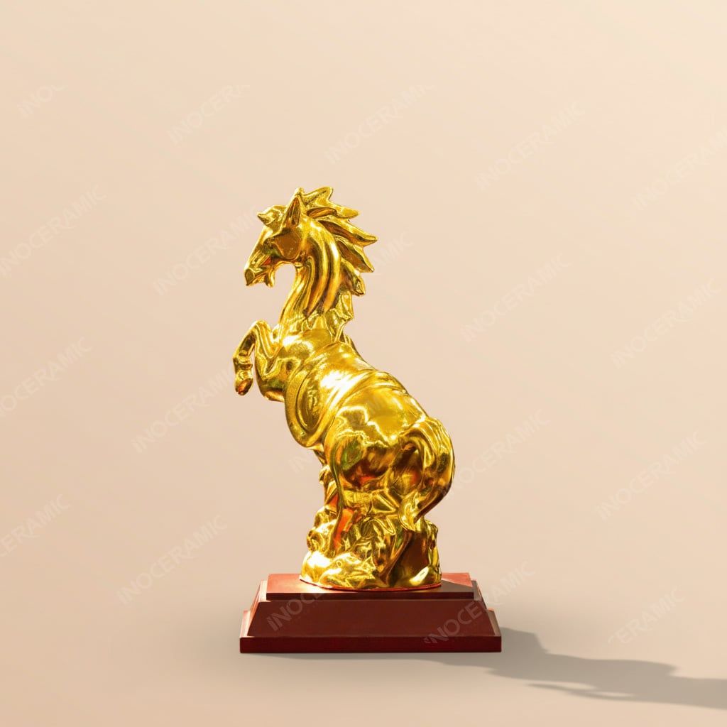 Tượng Chiến Mã Khải Hoàn dát vàng – Quà tặng phong thuỷ cao cấp VIP