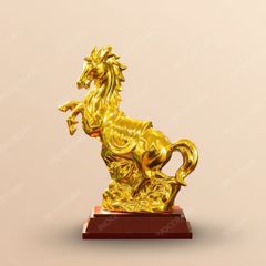 Tượng Chiến Mã Khải Hoàn dát vàng – Quà tặng phong thuỷ cao cấp VIP
