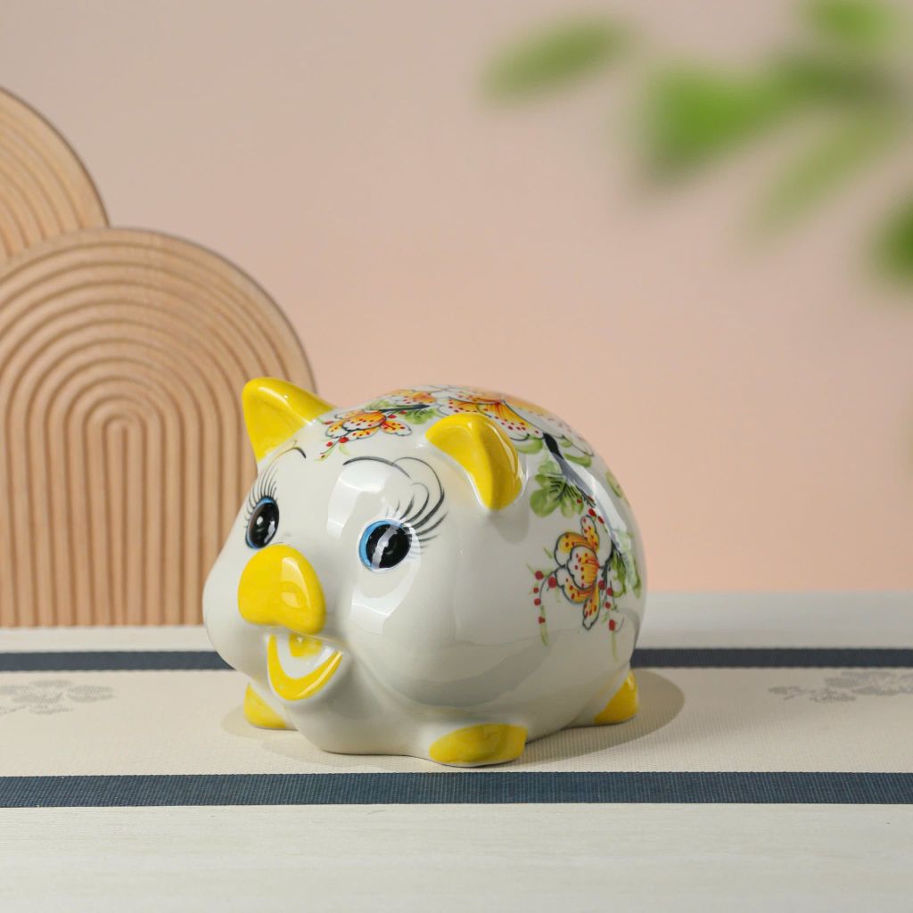 Heo đất vẽ hoa vàng xinh xắn nổi bật in logo