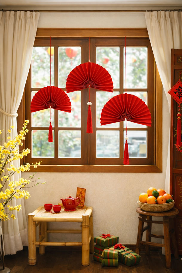 Quạt giấy nhung đỏ trang trí Tết