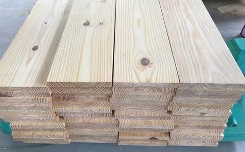  Mặt bậc cầu thang gỗ thông 