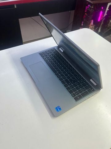 Laptop Dell Latitude 5520 - Intel Core i5 1135G7 | RAM 16GB DDR4 | SSD 256G 15.6 inch Full HD