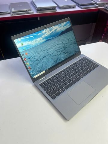 Laptop Dell Latitude 5520 - Intel Core i5 1135G7 | RAM 16GB DDR4 | SSD 256G 15.6 inch Full HD