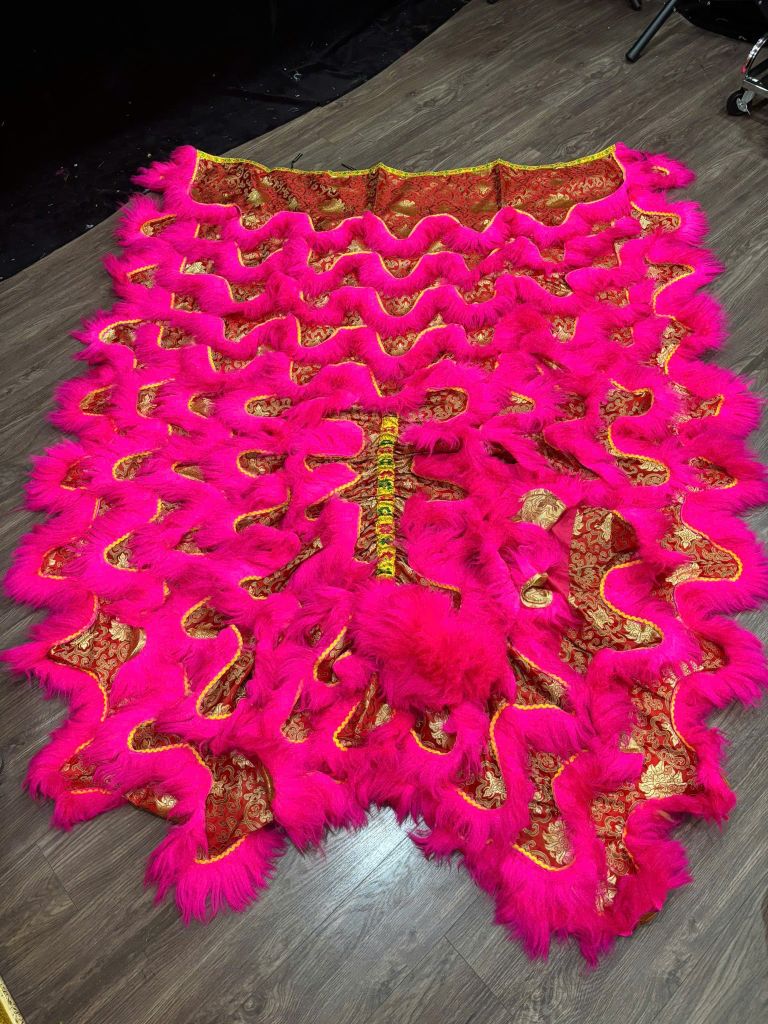 Đuôi quần lân Lông Hồng - Gấm đỏ