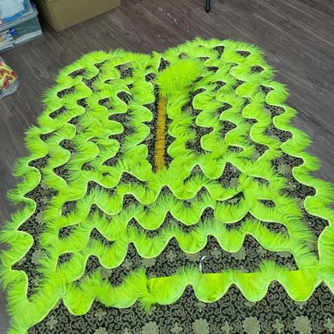 Đuôi quần lân Lông Xanh mi nơ - Gấm Đen