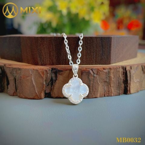 Mặt Dây Cỏ 4 Lá Vỏ Trai Bọc Bạc