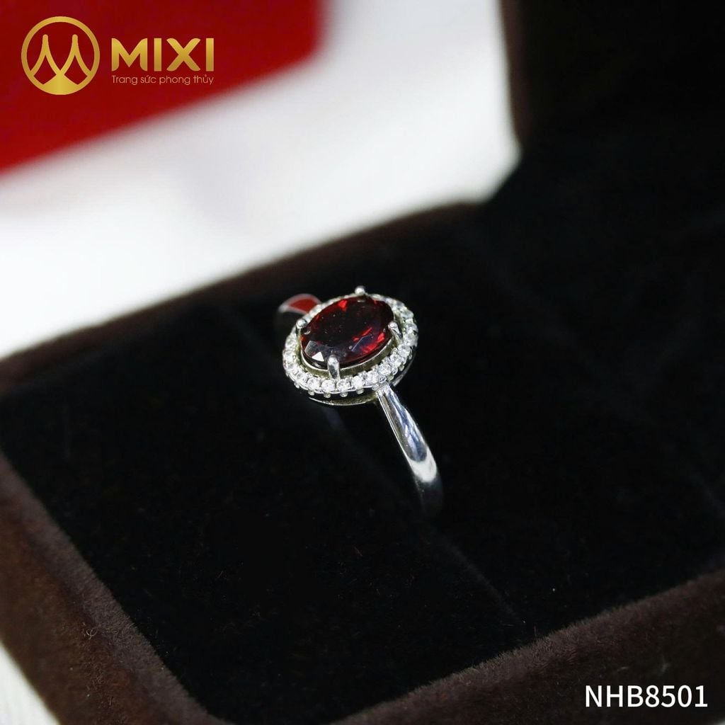 Nhẫn Bạc Mặt Đá Granat Hình Oval Sủi Đá