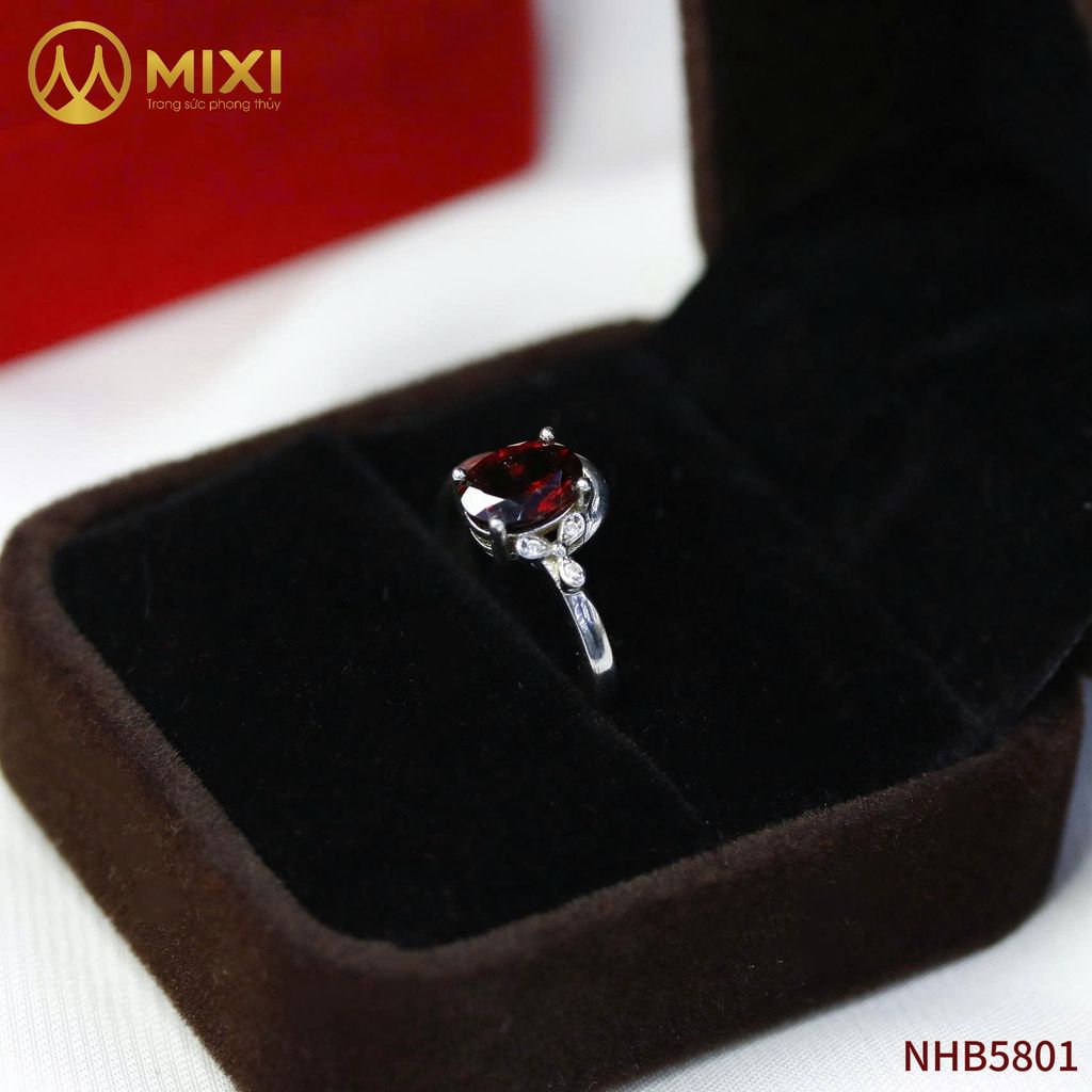 Nhẫn Bạc Mặt Đá Granat Hình Oval Sủi Đá