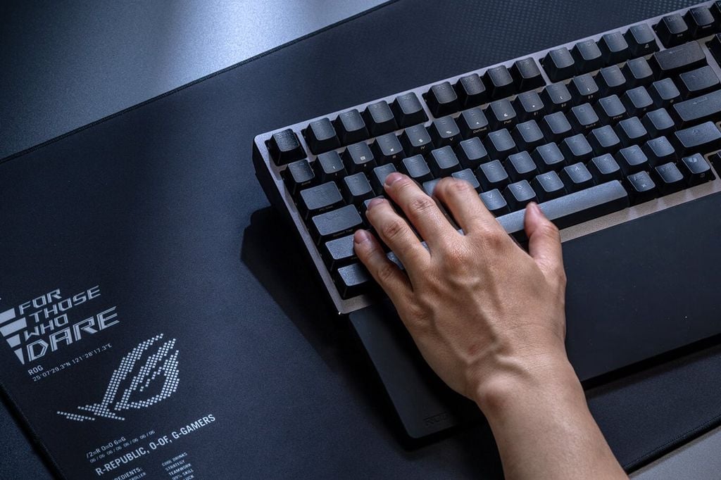 Bàn Phím Cơ Gaming Asus ROG Azoth 96 HE Black