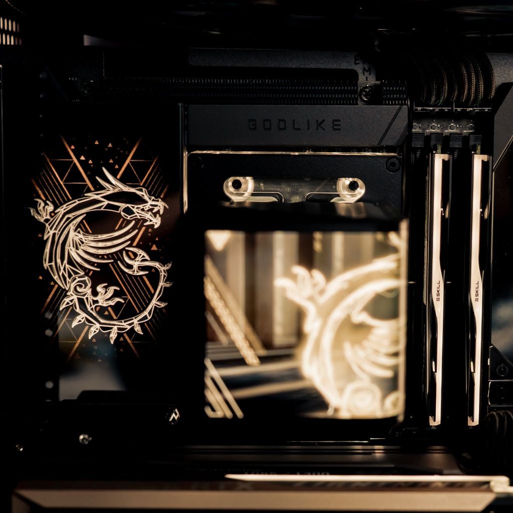 Máy bộ MSI Lightning Zenith