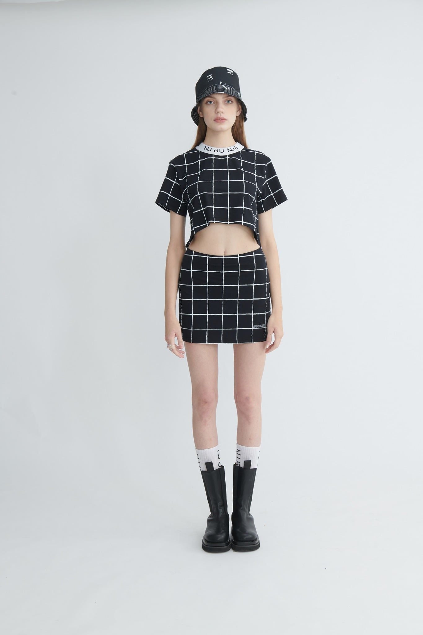 Áo Croptop In Chữ NUOUNUE