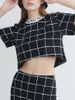 Áo Croptop Đen Sọc Trắng Cổ In Chữ