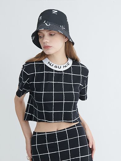 Áo Croptop Đen Sọc Trắng Cổ In Chữ