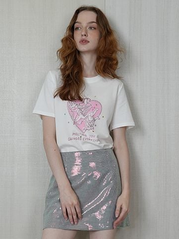 Áo Tee Trắng Họa Tiết Cupid Lãng Mạn