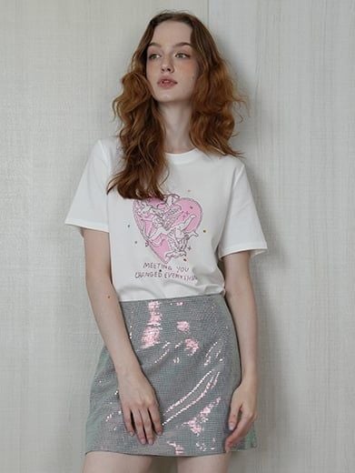 Áo Tee Trắng Họa Tiết Cupid Lãng Mạn