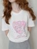 Áo Tee Trắng Họa Tiết Cupid Lãng Mạn