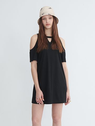 Đầm dài khoét vai in chữ