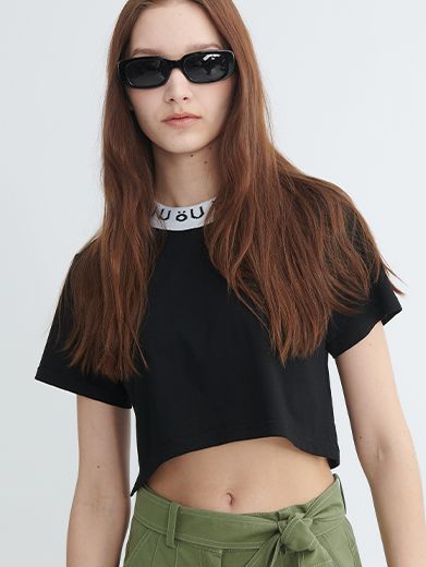 Áo croptop viền cổ in logo