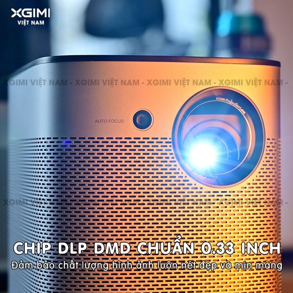 Xgimi Halo - Máy chiếu thông minh tích hợp hệ điều hành Android, độ sáng 800 ansi lumens, phân giải Full HD, hỗ trợ các tính năng căn chỉnh thông minh và loa Harman Kardon