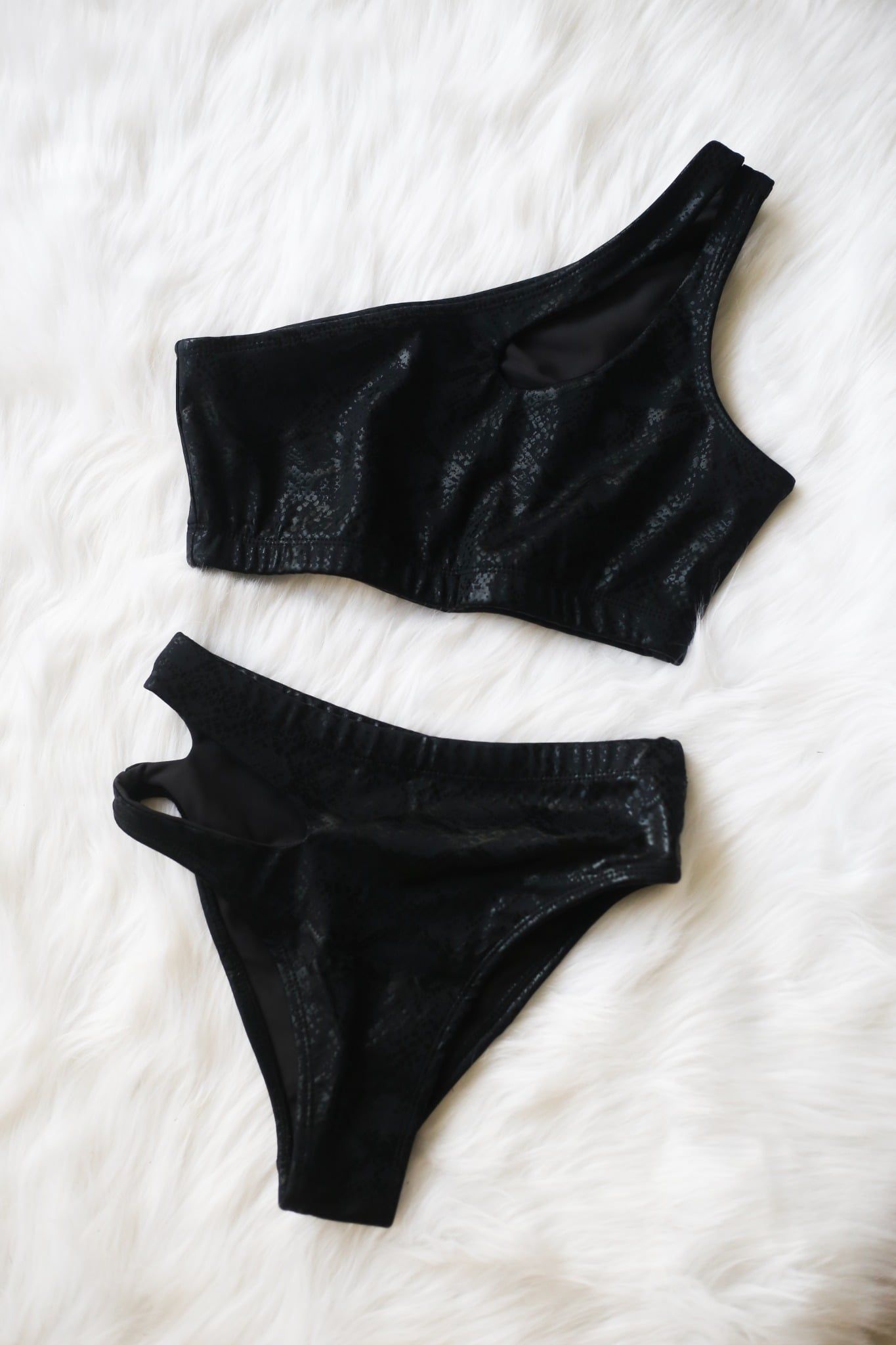  Leo - Black Python 