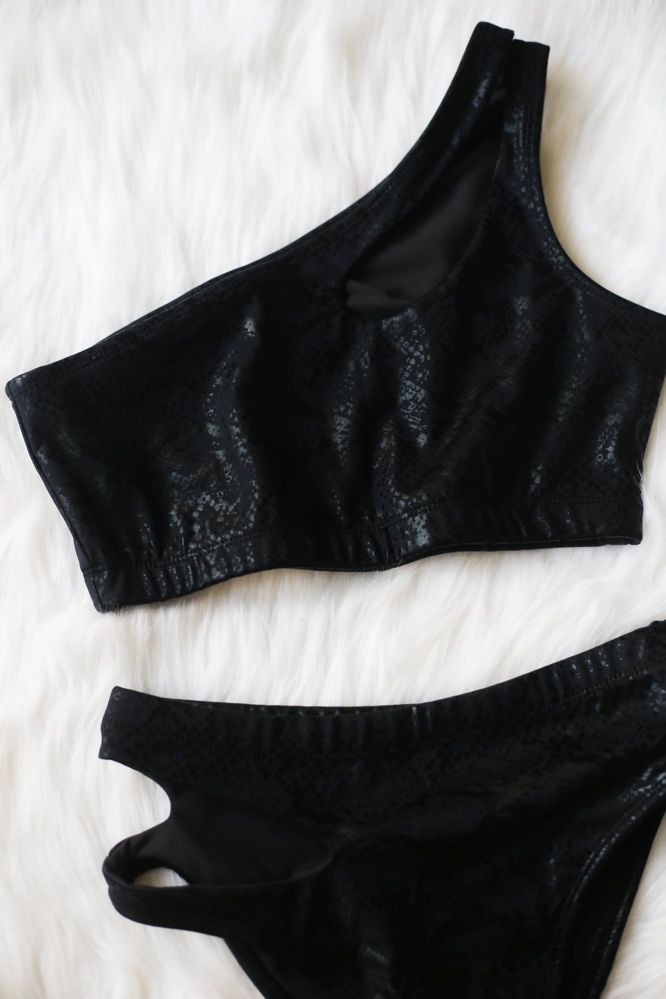  Leo - Black Python 