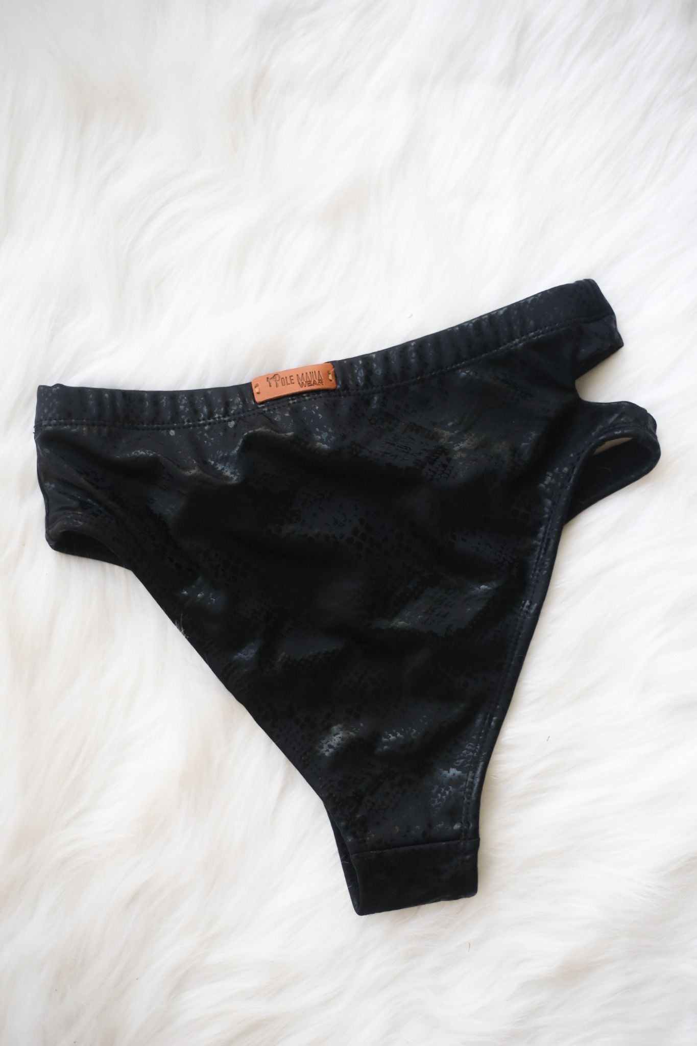  Leo - Black Python 