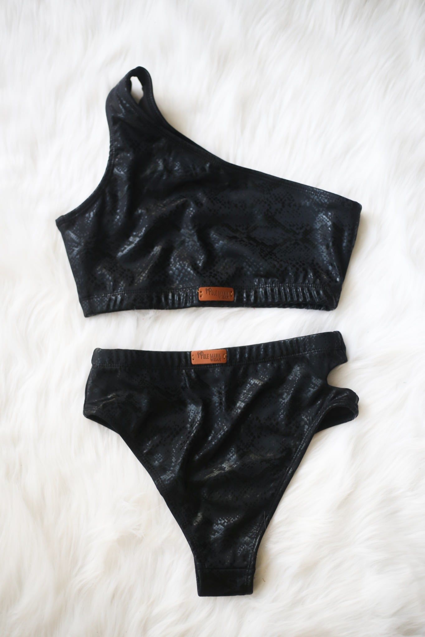  Leo - Black Python 