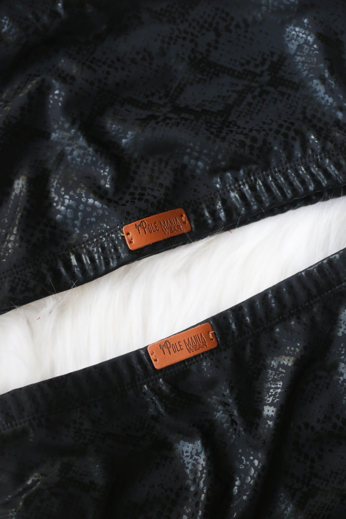  Leo - Black Python 