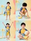  T32 set bơi bé trai tay ngắn quần đùi cá mập vàng 