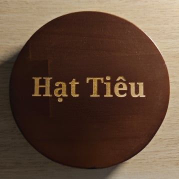 HŨ THỦY TINH LỤC GIÁC NẮP GỖ MUN 500ML KHẮC MIỄN PHÍ THEO YÊU CẦU