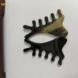  Lược Sừng Trâu Đa Năng 4in1 Răng Thưa Bo Tròn Kích Thước 11x6,5cm – Lược sử dụng để cạo gió, bấm huyệt vùng mặt, mũi, cổ vai gáy nhằm tăng cường tuần hoàn máu và giảm căng thẳng. 