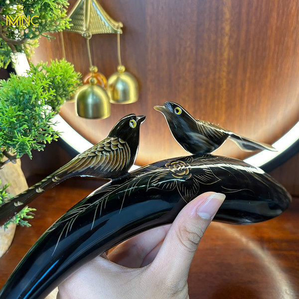 Tượng sừng chim đôi điêu khăc