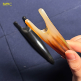  Dụng cụ massage mũi sừng trâu Mnistore kích thước 10-12cm màu sắc đen và trắng, giúp kích thích tuần hoàn máu, hỗ trợ định hình dáng mũi thon gọn, sống mũi cao tự nhiên, đồng thời làm giãn cơ mặt 