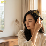  Lược Sừng Trâu Đa Năng 4in1 Răng Thưa Bo Tròn Kích Thước 11x6,5cm – Lược sử dụng để cạo gió, bấm huyệt vùng mặt, mũi, cổ vai gáy nhằm tăng cường tuần hoàn máu và giảm căng thẳng. 