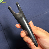  Dụng cụ massage mũi sừng trâu Mnistore kích thước 10-12cm màu sắc đen và trắng, giúp kích thích tuần hoàn máu, hỗ trợ định hình dáng mũi thon gọn, sống mũi cao tự nhiên, đồng thời làm giãn cơ mặt 