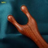  Lược gỗ đàn hương Massage Kinh Tuyến toàn thân bằng gỗ đàn hương hình gạc hươu, Giúp kích thích tuần hoàn máu và đả thông kinh lạc da đầu, hỗ trợ giảm đau đầu và căng thẳng. 