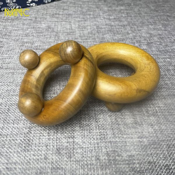 Cơ Chế Tác Động Đặc Biệt Của Dụng Cụ Massage Mặt Bằng Gỗ