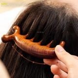  Lược gỗ massage đàn hương Mnistore dáng cá heo, hai phong cách có lỗ và không lỗ, Dùng để massage da đầu, giúp lưu thông khí huyết, giảm căng thẳng, đau đầu và mệt mỏi 